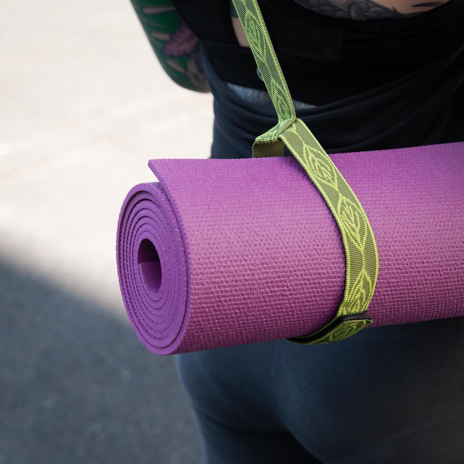 Páska pro přenášení podložky s suchým zipem Bodhi Velcro – červená