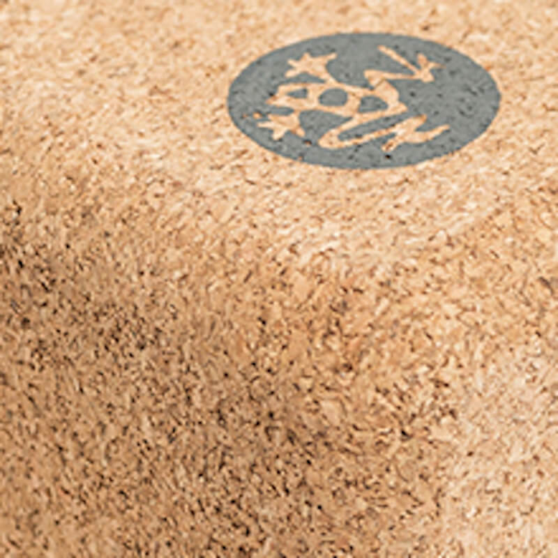 Korkový blok na jógu Manduka Lean Cork Block