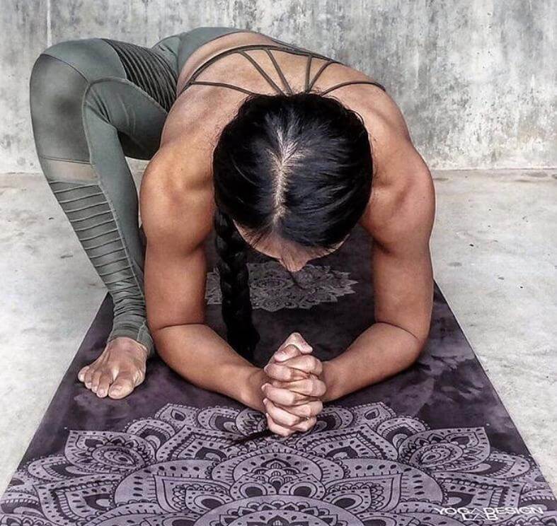 Jógová podložka Yoga Design Lab Combo Travel 1,5 mm – Mandala Black