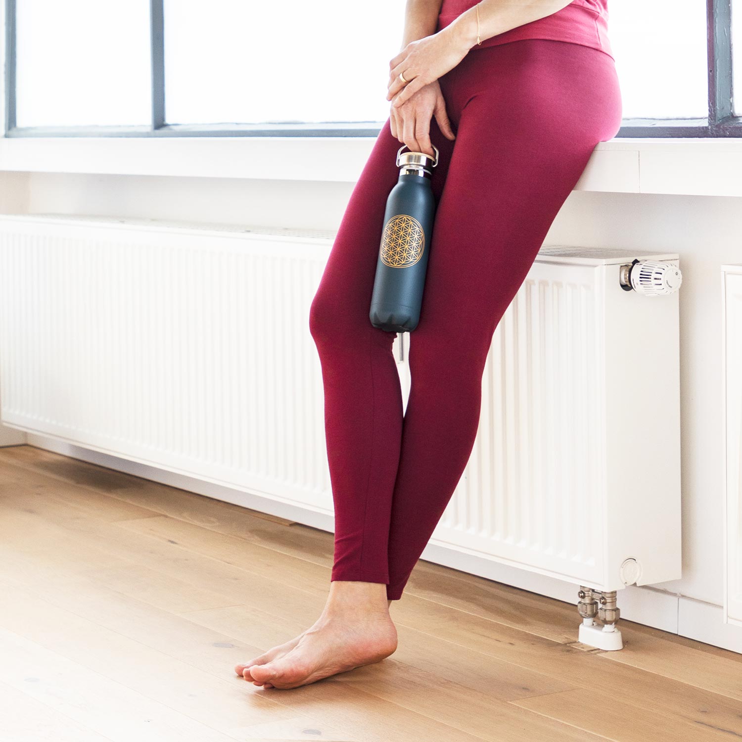 Termoska Bodhi 600 ml z nerezové oceli, motiv „Květ života“, matná antracitová barva