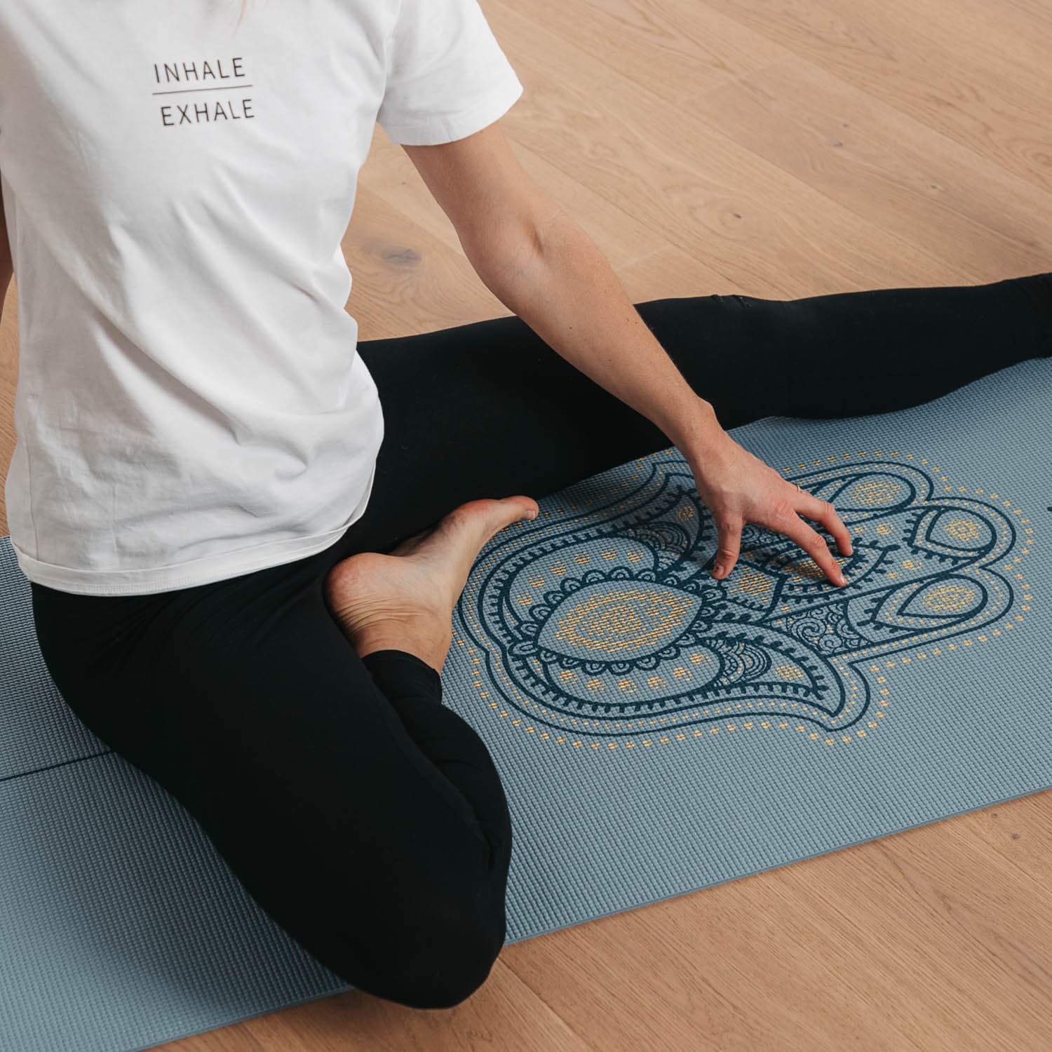 Jógová podložka Bodhi Leela 4,5 mm – modrá hamsa