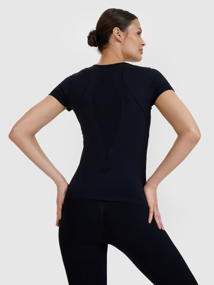 Dámské rychleschnoucí tričko 4F na jógu a pilates – černé