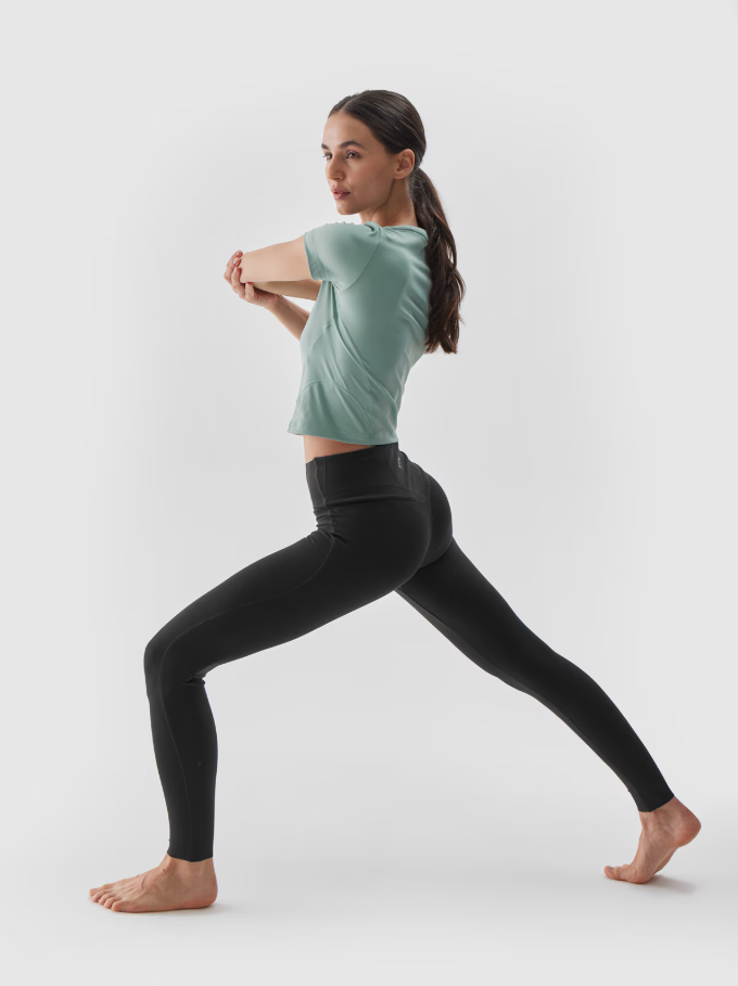 Dámské tričko na jógu a pilates 4F slim, rychleschnoucí – tyrkysové